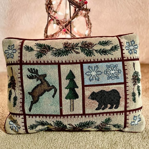 Beautiful Lodge Style Tapestry Pillow 12x16" Excellent Condition! - Picture 1 of 5